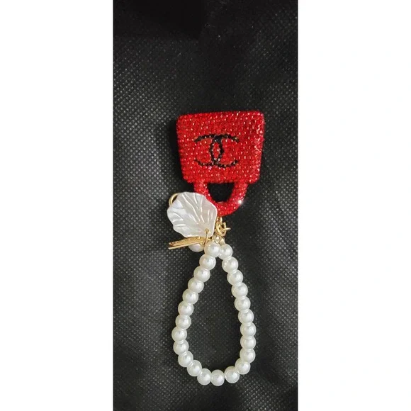 Red Rhinestone Handbag Charm Faux Pearl Wristlet Keychain Shell Detail Gold Tone - Picture 2 of 4